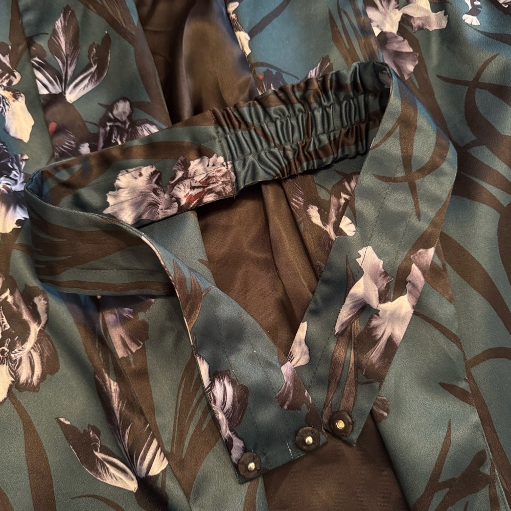 Emerald Iris Print Satin Blazer - Picture 6 of 12